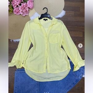 Velvet Heart Light Yellow Button-Down Shirt